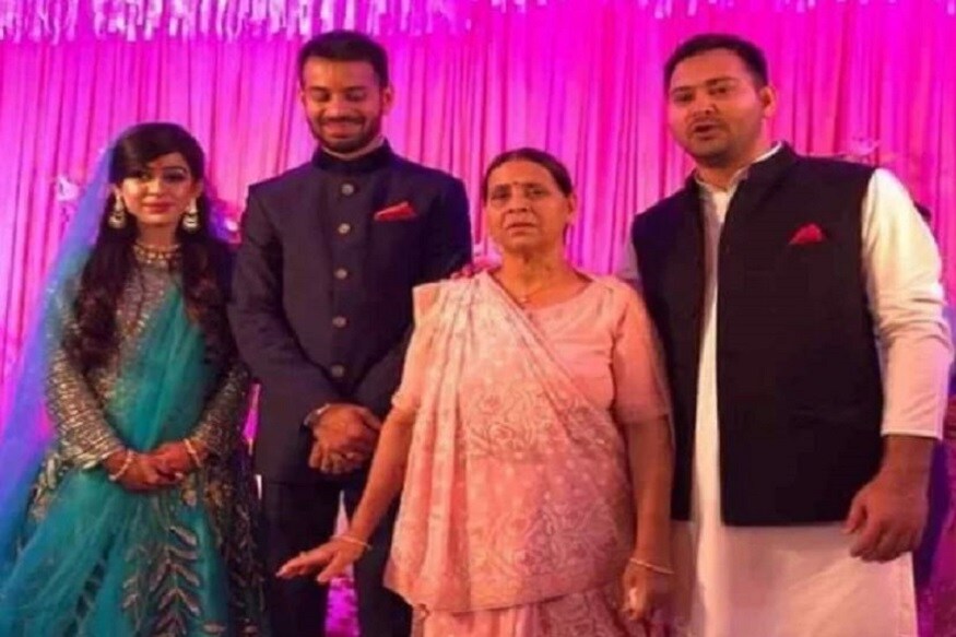 এদিকে কাদা ছোঁড়াছুঁড়ি শুধু একদিকেই হচ্ছে তা নয়, রাবড়ি দেবীও মারাত্ম অভিযোগ এনেছেন তাঁর পুত্রবধূর বিরুদ্ধে ৷ তাঁর অভিযোগ শুধুশুধু তিনি ছেলের বউকে বাড়ি থেকে বার করে দেননি ৷ তাঁর জীবননাশের ভয়ে তাঁকে বাড়ি থেকে বার করে দিয়েছেন ৷ Photo- File এদিকে কাদা ছোঁড়াছুঁড়ি শুধু একদিকেই হচ্ছে তা নয়, রাবড়ি দেবীও মারাত্ম অভিযোগ এনেছেন তাঁর পুত্রবধূর বিরুদ্ধে ৷ তাঁর অভিযোগ শুধুশুধু তিনি ছেলের বউকে বাড়ি থেকে বার করে দেননি ৷ তাঁর জীবননাশের ভয়ে তাঁকে বাড়ি থেকে বার করে দিয়েছেন ৷ Photo- File
