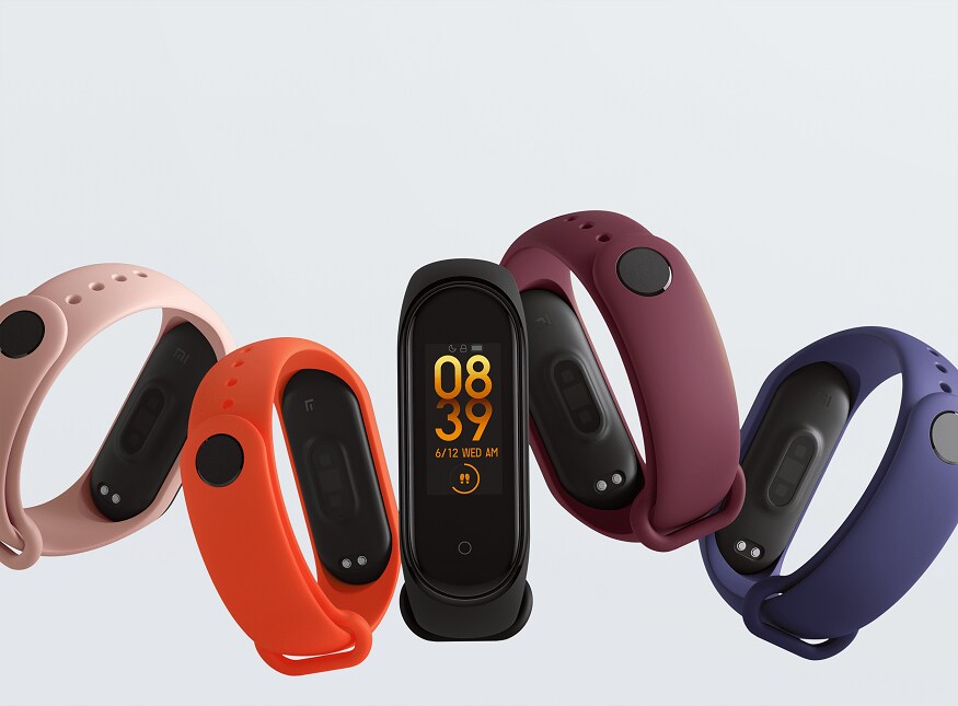 Mi Band 4-এ রয়েছে 0.95 ইঞ্চি কালার্ড AMOLED টাচ ডিসপ্লে, প্রটেকশনের জন্য রয়েছে কার্ভড গ্লাস। এখানে আপনি দেখতে পাবেন এসএমএস, Whatsapp নোটিফিকেশনের সঙ্গে দেখতে পাবেন ফিটনেস স্টেটাসও। Mi Band 4-এ রয়েছে 0.95 ইঞ্চি কালার্ড AMOLED টাচ ডিসপ্লে, প্রটেকশনের জন্য রয়েছে কার্ভড গ্লাস। এখানে আপনি দেখতে পাবেন এসএমএস, Whatsapp নোটিফিকেশনের সঙ্গে দেখতে পাবেন ফিটনেস স্টেটাসও।