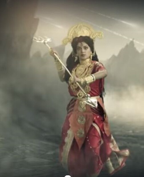 অভিনেত্রীর পাশাপাশি মধুমিতা একজন নৃত্যশিল্পীও। 'মহিষাসুরমর্দিনী' অনু্ষ্ঠানে তাঁর নৃত্যশৈলীর পরিচয় মিলবে। শিবের চরিত্রে দেখা মিলবে অভিনেতা জিতু কমলের। অবশ্য এই ভূমিকায় জিতু নতুন নন। এর আগে 'ভোলা মহেশ্বর' ধারাবাহিকে শিবের ভূমিকায় অভিনয় করেছিলেন তিনি। 