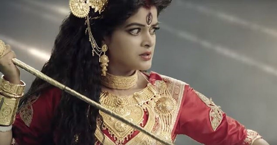 মধুমিতা এবার দুর্গা! ২৮ সেপ্টেম্বর, মহালয়ার দিন সকাল ৫টায় একটি বেসরকারি বাংলা চ্যানেলে দুর্গার ভূমিকায় দেখা যাবে সুন্দরীকে। শ্যুটিং শেষ হয়েছে দিনকয়েক আগেই। এখন চলছে পোস্ট প্রোডাকশনের কাজ। মধুমিতা এবার দুর্গা! ২৮ সেপ্টেম্বর, মহালয়ার দিন সকাল ৫টায় একটি বেসরকারি বাংলা চ্যানেলে দুর্গার ভূমিকায় দেখা যাবে সুন্দরীকে। শ্যুটিং শেষ হয়েছে দিনকয়েক আগেই। এখন চলছে পোস্ট প্রোডাকশনের কাজ।