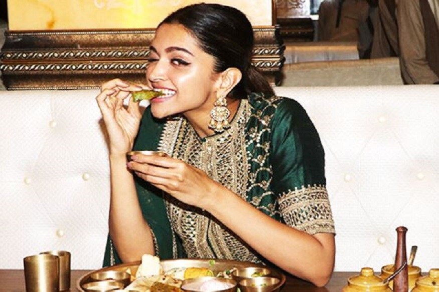 দেশের সেরা অভিনেত্রীদের মধ্যে অন্যতম সুন্দরী নায়িকা দীপিকা পাড়ুকোনের ডায়েট চার্ট এবার আপনার হাতের মুঠোয়ে৷ তিনি কী খান যার জেরে শরীর থাকে মেদহীন, আকর্ষণীয়, তারই গোপন তথ্য এবার সামনে চলে এল৷Photo Collected দেশের সেরা অভিনেত্রীদের মধ্যে অন্যতম সুন্দরী নায়িকা দীপিকা পাড়ুকোনের ডায়েট চার্ট এবার আপনার হাতের মুঠোয়ে৷ তিনি কী খান যার জেরে শরীর থাকে মেদহীন, আকর্ষণীয়, তারই গোপন তথ্য এবার সামনে চলে এল৷Photo Collected