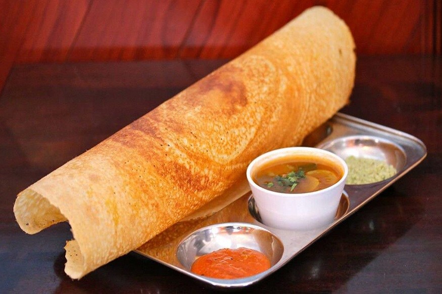 বাটার সময়ও চাল, ডাল আলাদা ভাবে বাটতে হবে৷ দুটোই খুব অল্প পরিমাণ জলে মিহি করে বাটবেন৷ খেয়াল রাখবেন চাল বাটা যেন ডাল বাটার থেকে কিছুটা ঘন হয়৷ নাহলে দোসা মুচমুচে হবে না৷ বাটার সময়ও চাল, ডাল আলাদা ভাবে বাটতে হবে৷ দুটোই খুব অল্প পরিমাণ জলে মিহি করে বাটবেন৷ খেয়াল রাখবেন চাল বাটা যেন ডাল বাটার থেকে কিছুটা ঘন হয়৷ নাহলে দোসা মুচমুচে হবে না৷