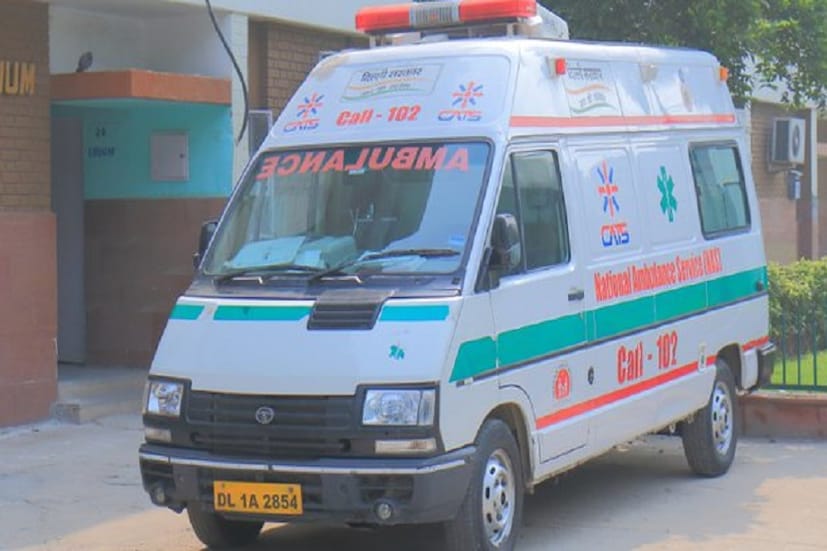 অ্যাম্বুলেন্স বা অন্যান্য জরুরিকালীন কোনও যানকে প্রাধান্য না দিয়ে রাস্তা আটকালে জরিমানা হতে পারে ১০ হাজার টাকা৷