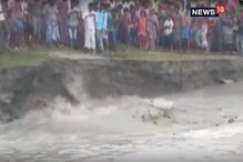ফরাক্কায় অব্যাহত গঙ্গার ভাঙন, রাস্তার উপরে আশ্রয় নিয়েছেন স্থানীয়রা ফরাক্কায় অব্যাহত গঙ্গার ভাঙন, রাস্তার উপরে আশ্রয় নিয়েছেন স্থানীয়রা