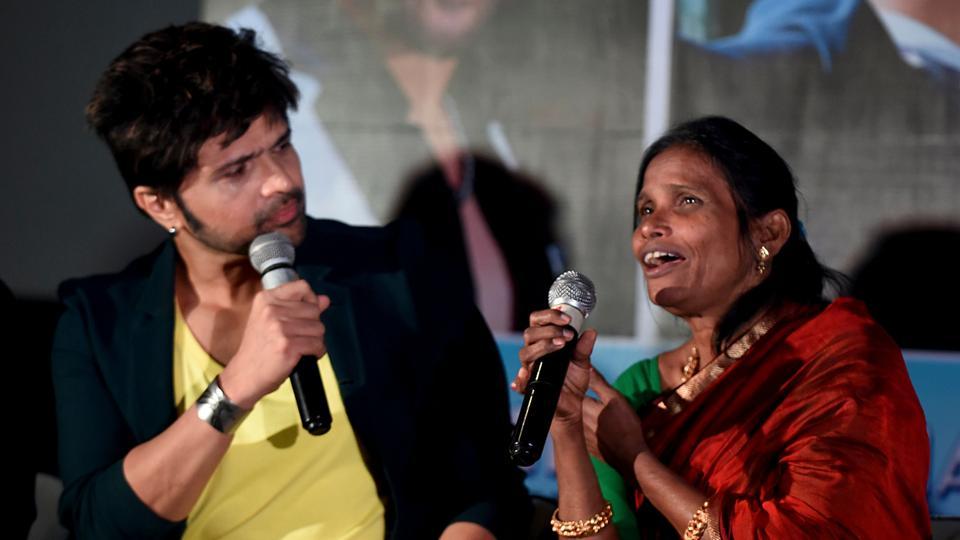 প্রথমে সঙ্গীত পরিচালক হিমেশ রেশামিয়ার সঙ্গে গান রেকর্ড ৷ তারপর বাড়ি ফিরেই পুজোর গানের রেকর্ড ৷ রাণুকে এখন থামানো কঠিন ৷ প্রথমে সঙ্গীত পরিচালক হিমেশ রেশামিয়ার সঙ্গে গান রেকর্ড ৷ তারপর বাড়ি ফিরেই পুজোর গানের রেকর্ড ৷ রাণুকে এখন থামানো কঠিন ৷