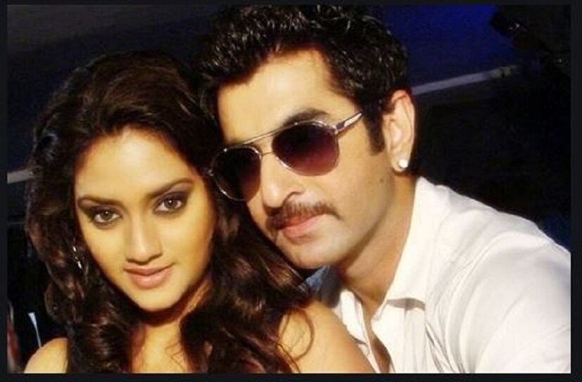 ছবিতে জিত ছাড়াও রয়েছেন আবীর ও নুসরত৷ সাংসদ হওয়ার পর নুসরতের প্রথম ছবি এটি৷ Photo Courtesy: Facebook  