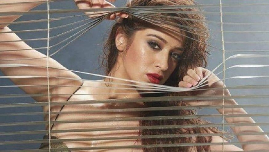 বলিউডের বোল্ড ছবির তালিকার সামনের দিকে থাকবে জুলি ২ ৷ হিন্দি এই থ্রিলার লিখেছেন ও পরিচালনা করেছেন দীপক শিবদাসানি ৷ লিড রোলে ছিলেন ধোনির এক সময়ের গার্লফ্রেন্ড রাই লক্ষ্মী৷ এটা তাঁর বলিউড ডেবিউ ছিল ৷ Photo- File বলিউডের বোল্ড ছবির তালিকার সামনের দিকে থাকবে জুলি ২ ৷ হিন্দি এই থ্রিলার লিখেছেন ও পরিচালনা করেছেন দীপক শিবদাসানি ৷ লিড রোলে ছিলেন ধোনির এক সময়ের গার্লফ্রেন্ড রাই লক্ষ্মী৷ এটা তাঁর বলিউড ডেবিউ ছিল ৷ Photo- File