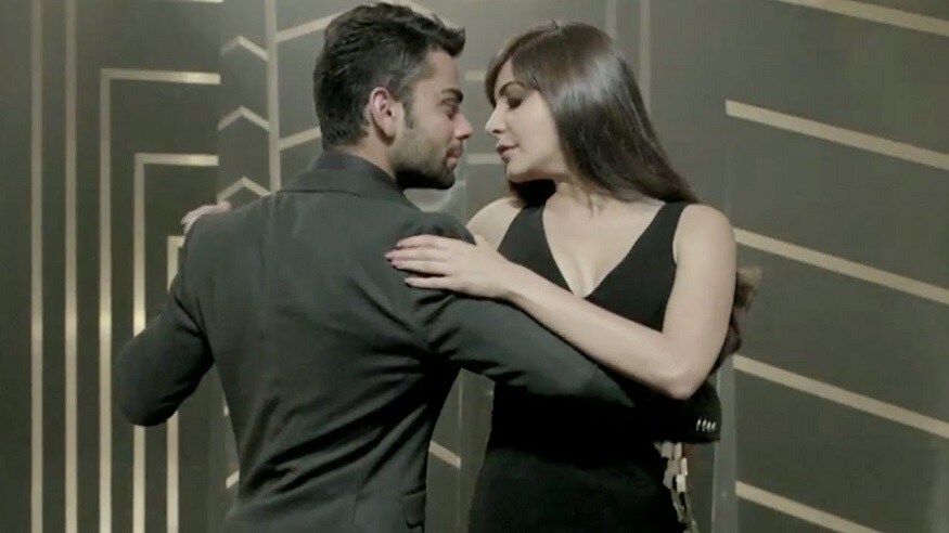 এরপর শ্যুটিং স্পটে গিয়েও নার্ভাস ছিলেন বিরাট ৷ ফ্লোরে দাঁড়িয়ে রীতিমতো ঘামছিলেন তিনি ৷ অনুষ্কার সঙ্গে দেখা হওয়ার পর পরিস্থিতি স্বাভাবিক করতে রসিকতা করেন তিনি ৷ এরপর শ্যুটিং স্পটে গিয়েও নার্ভাস ছিলেন বিরাট ৷ ফ্লোরে দাঁড়িয়ে রীতিমতো ঘামছিলেন তিনি ৷ অনুষ্কার সঙ্গে দেখা হওয়ার পর পরিস্থিতি স্বাভাবিক করতে রসিকতা করেন তিনি ৷