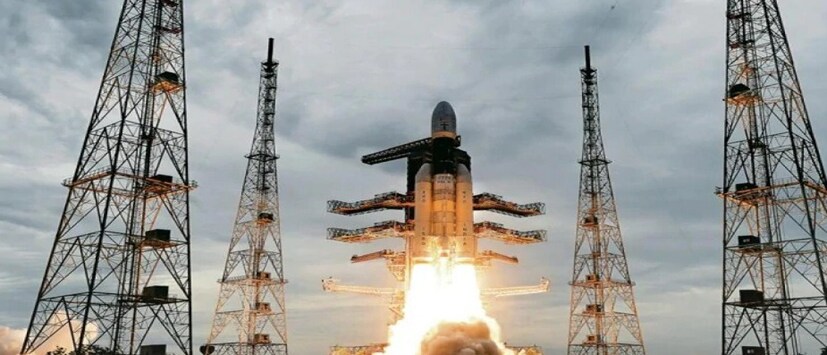 প্রধানমন্ত্রী মোদি বলেছেন, ৭ অক্টোবর রাত ১:৫০ নাগাদ ১০০ সেকেন্ড ধরে ঘটা একটি ঘটনায় গোটা দেশ এক দেশ সূত্রে বাঁধা পড়েছিল ৷ সাফল্য ও ব্যর্থতার মানেকে ১০০ সেকেন্ডের মধ্যে বদলে দিয়েছে দেশ ৷ মোদি জানান, সেদিন রাত ১:৫০ নাগাদ টিভির পর্দায় চোখ রেখেছিল দেশবাসী চন্দ্রযান ২ মিশনের সাফল্যের সাক্ষী থাকবে বলে ৷ 