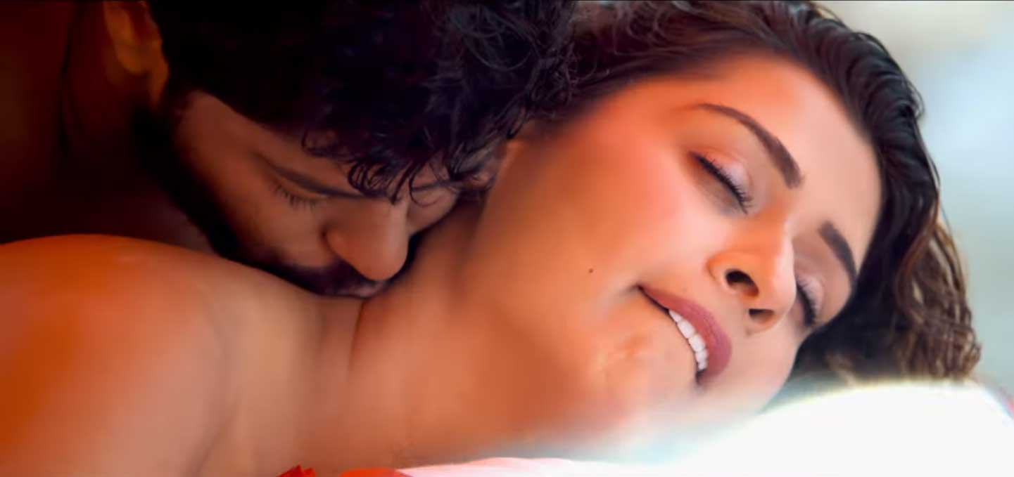 তাঁর নতুন ছবি ‘আরডিএক্স লাভ’-এও নায়কের সঙ্গে বেশ কিছু ঘনিষ্ঠ দৃশ্যে দেখা গিয়েছে পায়েলকে ৷ ছবির নির্দেশক শঙ্কর ভানু ৷ তাঁর নতুন ছবি ‘আরডিএক্স লাভ’-এও নায়কের সঙ্গে বেশ কিছু ঘনিষ্ঠ দৃশ্যে দেখা গিয়েছে পায়েলকে ৷ ছবির নির্দেশক শঙ্কর ভানু ৷