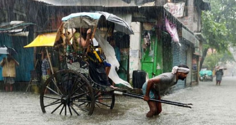  বজ্রগর্ভ মেঘ থেকে বিক্ষিপ্তভাবে বজ্রবিদ্যুৎ সহ বৃষ্টি হওয়ার সম্ভাবনা রয়েছে। সাগরে উচ্চচাপ বলয় থাকায় নবমী ও দশমীতে উপকূলের জেলাগুলিতে বৃষ্টি বাড়তে পারে।