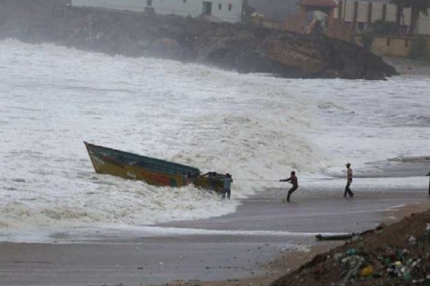 বঙ্গোপসাগরের পাশাপাশি এখন আরব সাগরও উত্তাল ৷ উত্তর-পূর্ব এবং পূর্বমধ্য আরব সাগরের উপর সৃষ্টি হওয়া গভীর নিম্নচাপ গত কয়েক ঘণ্টায় আরও শক্তি বাড়িয়েছে ৷ Photo Courtesy: PTI বঙ্গোপসাগরের পাশাপাশি এখন আরব সাগরও উত্তাল ৷ উত্তর-পূর্ব এবং পূর্বমধ্য আরব সাগরের উপর সৃষ্টি হওয়া গভীর নিম্নচাপ গত কয়েক ঘণ্টায় আরও শক্তি বাড়িয়েছে ৷ Photo Courtesy: PTI