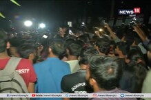 বাবুলের পর বিক্ষোভের মুখে রাজ্যপাল, যাদবপুরের ৪ নং গেটের সামনে বিক্ষোভ বাবুলের পর বিক্ষোভের মুখে রাজ্যপাল, যাদবপুরের ৪ নং গেটের সামনে বিক্ষোভ