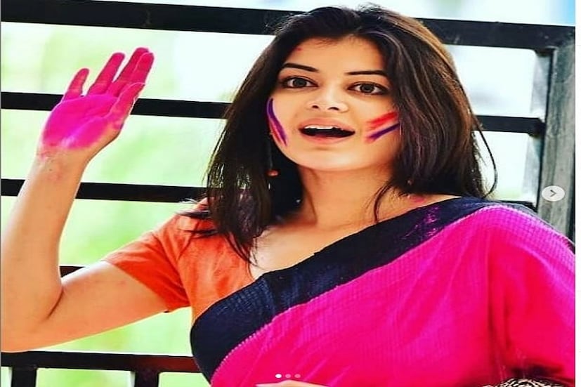 বেশ কিছুদিন ধরেই চর্চায় বাংলা সিরিয়ালের জনপ্রিয় মুখ মধুমিতা সরকার। কারণ ? শোনা যাচ্ছে বিয়ে ভাঙতে চলেছে মধুমিতার। ৮ বছরের দাম্পত্য জীবনের শেষে নাকি বিচ্ছেদ হতে চলেছে মধুমিতা ও বাংলা সিরিয়ালেরই আরেক জনপ্রিয় মুখ সৌরভ চক্রবর্তীর। 