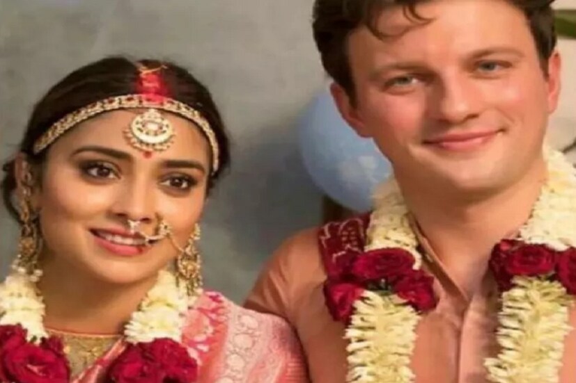 ২০১৮ সালের মার্চে বয়ফ্রেন্ড অ্যান্দ্রেই ক্রুসেভকে বিয়ে করেছেন শ্রিয়া ৷ সংগৃহীত ছবি ৷ 