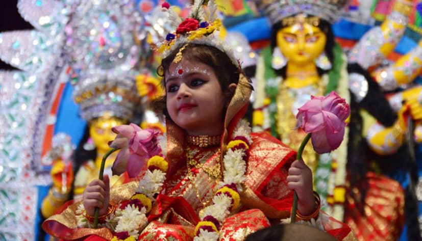 • কুমারী পুজো উপলক্ষে সকাল থেকে বেলুড় মঠে ভিড় ৷ ছবি: সংগৃহীত ৷