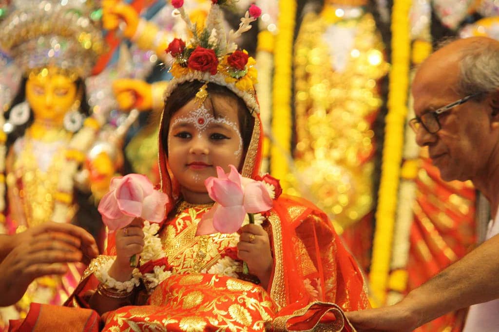 • ১৯০১ সালে বেলুড় মঠে দুর্গাপুজো শুরু হয় ৷ বেলুড় মঠে পুজো শুরু করেন স্বামী বিবেকানন্দ ৷ ছবি: সংগৃহীত ৷ • ১৯০১ সালে বেলুড় মঠে দুর্গাপুজো শুরু হয় ৷ বেলুড় মঠে পুজো শুরু করেন স্বামী বিবেকানন্দ ৷ ছবি: সংগৃহীত ৷