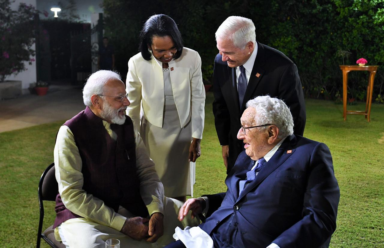 শুধু দুই প্রাক্তণ মার্কিন প্রধানমন্ত্রী নয় ৷ মোদির সঙ্গে আলাপচারিতায় অংশ নিয়ে ছিলেন তিন মার্কিন সচিব কিসিংগর, রাইস, গেটসও ৷ শুধু দুই প্রাক্তণ মার্কিন প্রধানমন্ত্রী নয় ৷ মোদির সঙ্গে আলাপচারিতায় অংশ নিয়ে ছিলেন তিন মার্কিন সচিব কিসিংগর, রাইস, গেটসও ৷