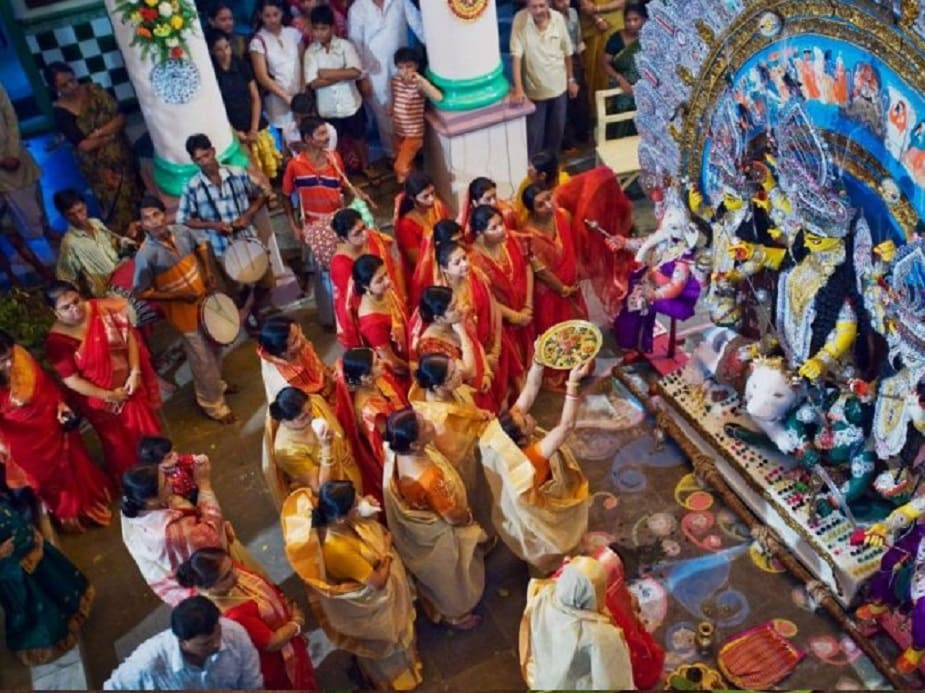 তৃতীয়ায় খানিক নিশ্চিন্ত করল আলিপুর আবহাওয়া দফতর। জানাল, দিনে বিক্ষিপ্ত বৃষ্টি হলেও রাতে পুজো দেখা যাবে নিশ্চিন্তে। তৃতীয়ায় খানিক নিশ্চিন্ত করল আলিপুর আবহাওয়া দফতর। জানাল, দিনে বিক্ষিপ্ত বৃষ্টি হলেও রাতে পুজো দেখা যাবে নিশ্চিন্তে।