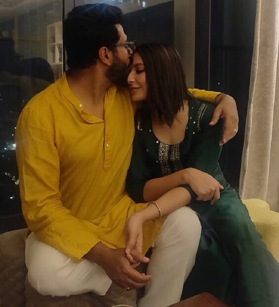 আপনাদের প্রেম এমনই অটুট থাকুক৷ ভাল কাটুক পুজো৷ প্রেমও হোক জমিয়ে এমনই কমনা রইল৷ Photo Courtesy: Instagram