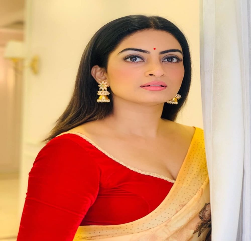 শাড়িতে এমনিতেই বাঙালি কন্যাদের ভাল লাগে দেখতে ৷ এ ক্ষেত্রে অঙ্কিতাকেও সুপারহট লাগছে ৷ ছবি সৌজন্যে ফেসবুক ৷ শাড়িতে এমনিতেই বাঙালি কন্যাদের ভাল লাগে দেখতে ৷ এ ক্ষেত্রে অঙ্কিতাকেও সুপারহট লাগছে ৷ ছবি সৌজন্যে ফেসবুক ৷