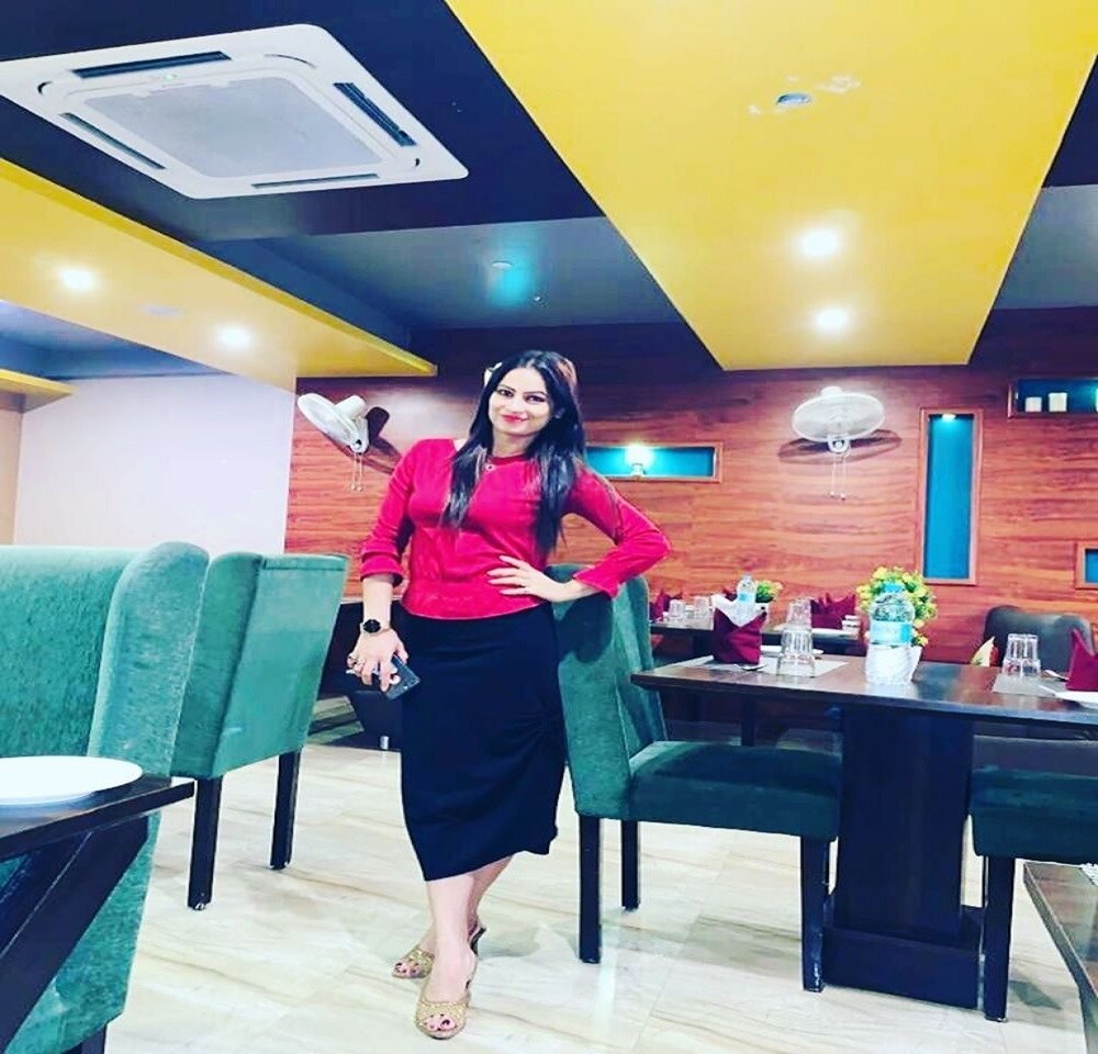 জীবনের বিভিন্ন রকমের দুঃখ থাকা সত্ত্বেও তিনি সব সময়েই বেশ হাসিখুশি ও প্রাণবন্ত থাকেন রীণা ৷ ছবি সৌজন্যে ফেসবুক ৷ জীবনের বিভিন্ন রকমের দুঃখ থাকা সত্ত্বেও তিনি সব সময়েই বেশ হাসিখুশি ও প্রাণবন্ত থাকেন রীণা ৷ ছবি সৌজন্যে ফেসবুক ৷
