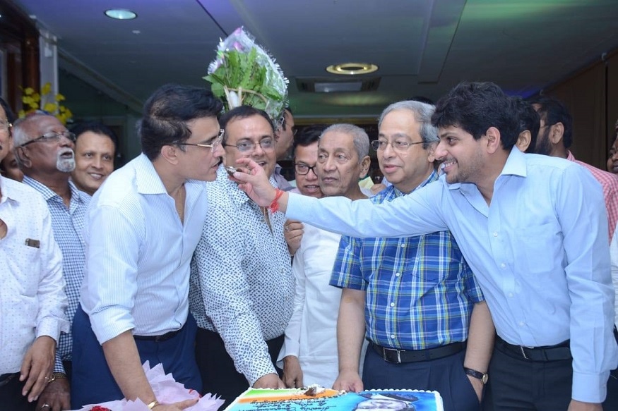 স্বচ্ছ ভাবে চালাবেন ভারতীয় বোর্ডকে। এটাই প্রতিজ্ঞা মহারাজের। কাজ করবেন সবাইকে নিয়ে। মুম্বইয়ে সদর দফতর হলেও ডালমিয়ার ঢঙেই তিনি কাজ করতে পছন্দ করবেন কলকাতা থেকে। Photo Courtesy: CAB/Facebook স্বচ্ছ ভাবে চালাবেন ভারতীয় বোর্ডকে। এটাই প্রতিজ্ঞা মহারাজের। কাজ করবেন সবাইকে নিয়ে। মুম্বইয়ে সদর দফতর হলেও ডালমিয়ার ঢঙেই তিনি কাজ করতে পছন্দ করবেন কলকাতা থেকে। Photo Courtesy: CAB/Facebook