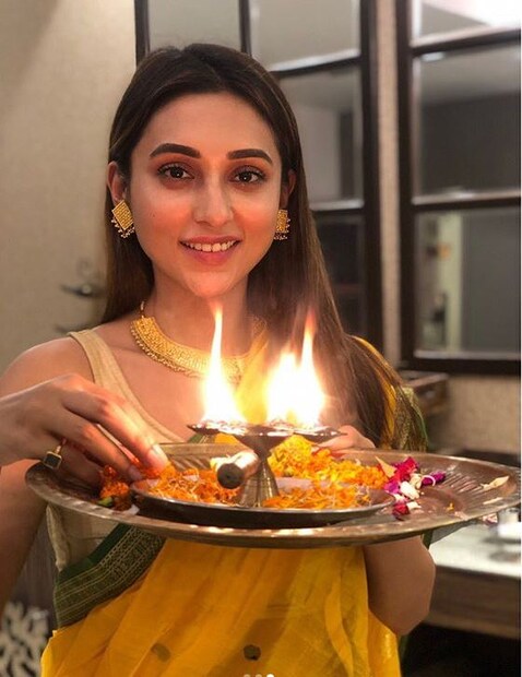 পুজোর আয়োজন থেকে নাড়ু-সিন্নির জোগাড়, সমস্ত কিছুতেই হাত লাগালেন মিমি চক্রবর্তী ৷ Photo Courtesy: Mimi Chakraborty/Instagram