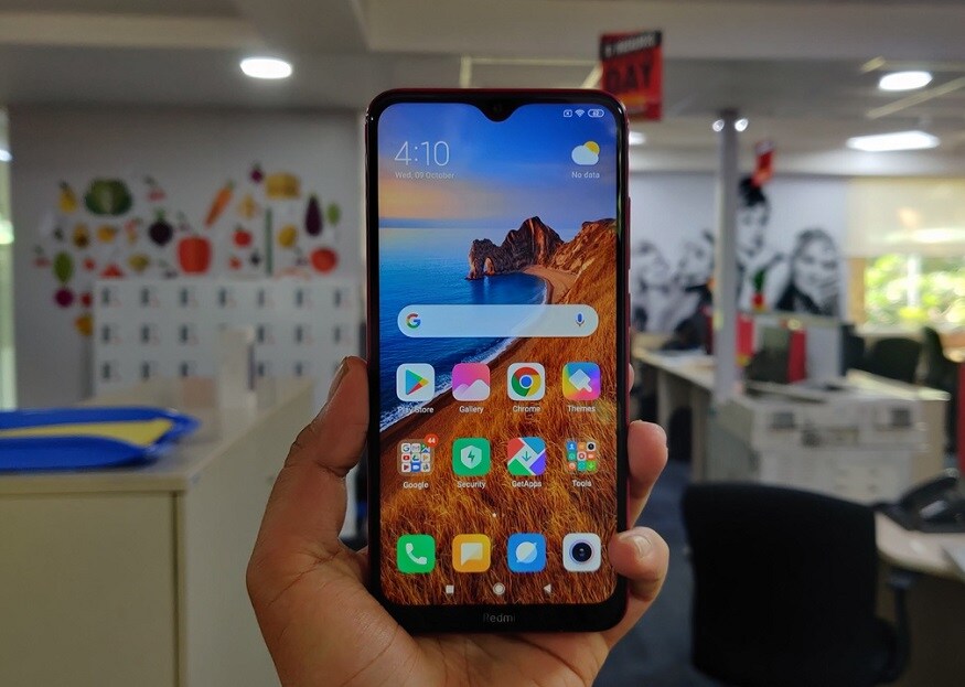 ছবি তোলার জন্য Redmi 8 ফোনে রয়েছে ডুয়াল রিয়ার ক্যামেরা সেটআপ। এই সেটআপে রয়েছে 12 মেগাপিক্সেল প্রাইমারি সেন্সর, 2 মেগাপিক্সেল। এই ক্যামেরাটে থাকছে HDR সাপোর্ট। ক্যামেরা ইন্টারফেসে গুগল লেন্স সাপোর্টও দেওয়া হয়েছে। সেলফির জন্য রয়েছে 8 মেগাপিক্সেল ক্যামেরা। ছবি তোলার জন্য Redmi 8 ফোনে রয়েছে ডুয়াল রিয়ার ক্যামেরা সেটআপ। এই সেটআপে রয়েছে 12 মেগাপিক্সেল প্রাইমারি সেন্সর, 2 মেগাপিক্সেল। এই ক্যামেরাটে থাকছে HDR সাপোর্ট। ক্যামেরা ইন্টারফেসে গুগল লেন্স সাপোর্টও দেওয়া হয়েছে। সেলফির জন্য রয়েছে 8 মেগাপিক্সেল ক্যামেরা।