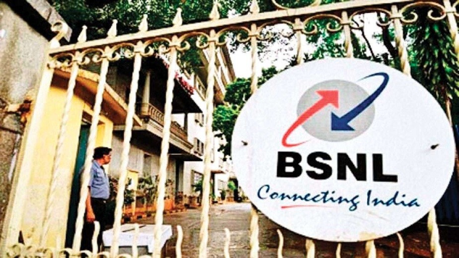 চেয়ারম্যান জানিয়েছেন, ৪জি স্পেক্ট্রম ও ভিআরএস এর মাধ্যমে কর্মচারীদের সংখ্যা অনেকটাই কমানো হয়েছে ৷ এর জেরে আর্থিক সমস্যা অনেকটাই কমেছে ৷ চেয়ারম্যান জানিয়েছেন, ৪জি স্পেক্ট্রম ও ভিআরএস এর মাধ্যমে কর্মচারীদের সংখ্যা অনেকটাই কমানো হয়েছে ৷ এর জেরে আর্থিক সমস্যা অনেকটাই কমেছে ৷