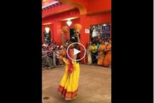 Viral-বয়সে ছোট, কিন্তু দায়িত্ব অনেক বড়! দু’হাতে ধুনচি নিয়ে মণ্ডপ মাত করল ছোট্ট মেয়ে... Viral-বয়সে ছোট, কিন্তু দায়িত্ব অনেক বড়! দু’হাতে ধুনচি নিয়ে মণ্ডপ মাত করল ছোট্ট মেয়ে...