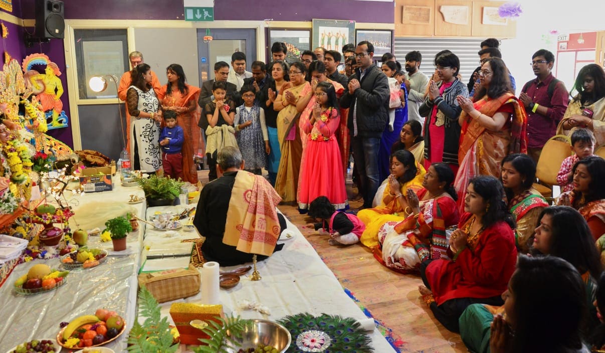 এ বছর তৃতীয় বর্ষে পা দিয়েছে ডাবলিনের এই পুজো ৷ পুজোর প্রতিদিনই রয়েছে খাওয়াদাওয়ার এলাহী আয়োজন ৷ এ বছর তৃতীয় বর্ষে পা দিয়েছে ডাবলিনের এই পুজো ৷ পুজোর প্রতিদিনই রয়েছে খাওয়াদাওয়ার এলাহী আয়োজন ৷