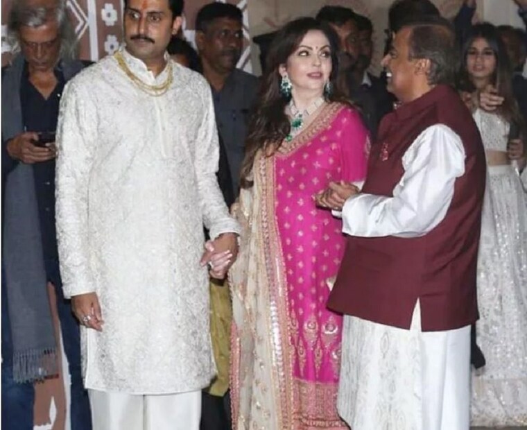 নীতা ও মুকেশ আম্বানির সঙ্গে অভিষেক