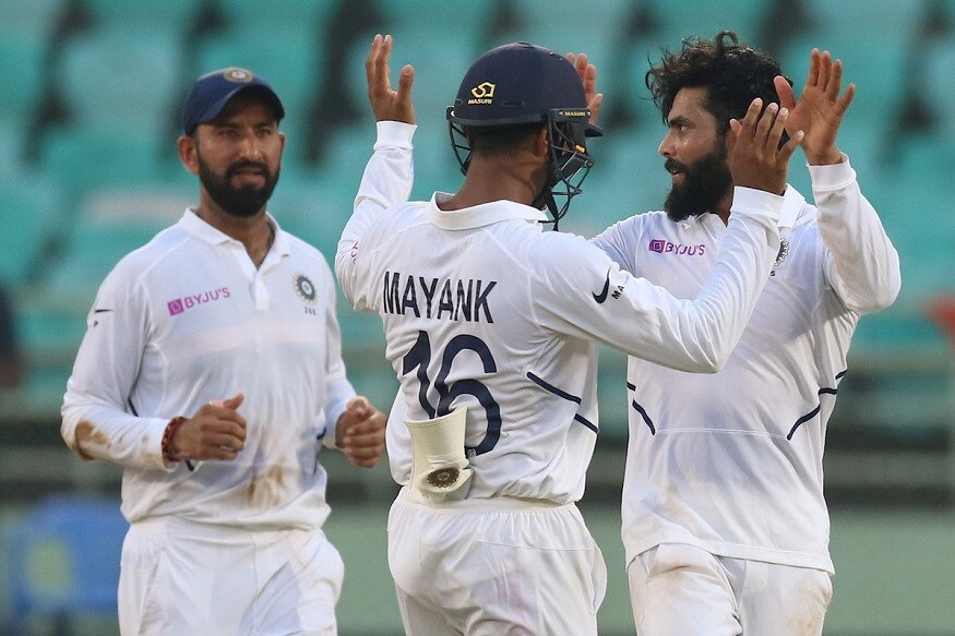 এদিনের ভারতের বোলারদের মধ্যে প্রথম সাফল্য এনে দেন অশ্বিন ৷ তিনি ও জাডেজা মিলে ৩ টি উইকেট ঝোলায় ভরে নিয়েছেন ৷ Photo- BCCI/ Twitter এদিনের ভারতের বোলারদের মধ্যে প্রথম সাফল্য এনে দেন অশ্বিন ৷ তিনি ও জাডেজা মিলে ৩ টি উইকেট ঝোলায় ভরে নিয়েছেন ৷ Photo- BCCI/ Twitter