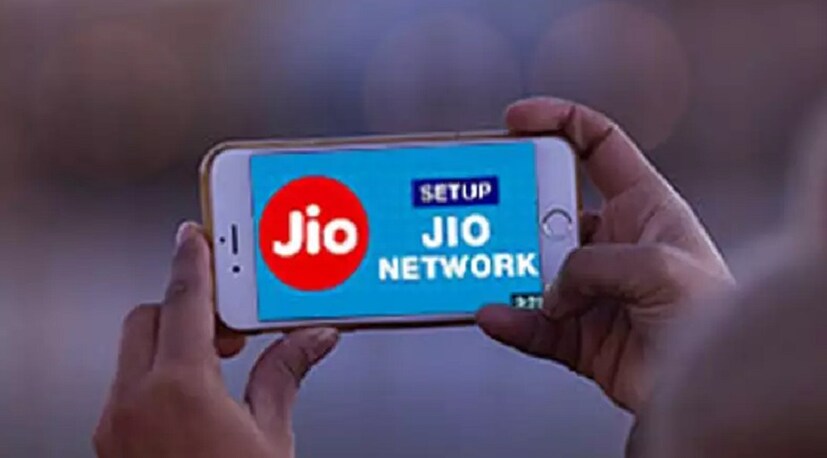 আর এই ডেটা সেস হয়ে গেলে ইন্টারনেটের স্পিড কমে ৬৪ কেবিপিএস হয়ে যাবে। এই প্ল্যানটি আলাদা কোনও ভ্যালিডিটি নেই,  আপনার বর্তমান প্ল্যানের সমান এর ভ্যালিডিটি।