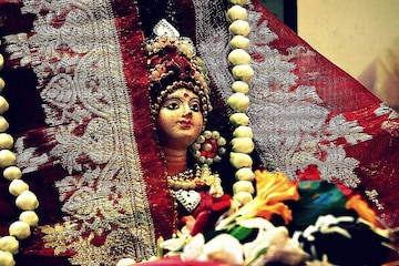 লক্ষ্মী পুজোর আগে কিনুন এই কয়েকটি সামান্য জিনিস, কখনও অর্থের অভাব হবে না