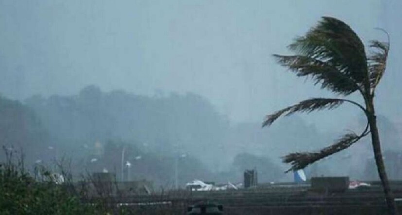  আবহাওয়া দফতর সূত্রে পাওয়া খবর অনুযায়ী, আরব সাগরে নিম্নচাপ তৈরি হওয়ার কারণেই এই ঘূর্ণি ঝড়ের সম্ভাবনা দেখা দিয়েছে ৷ 