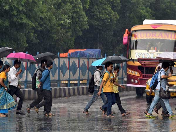 বৃষ্টি বাড়বে উত্তরবঙ্গেও ৷ কোচবিহার,আলিপুরদুয়ার,মালদহ,দুই দিনাজপুর এই পাঁচ জেলায় অতি ভারী বৃষ্টির সতর্কতা ৷ ভারী বৃষ্টির সম্ভাবনা দার্জিলিং,জলপাইগুড়ি, কালিম্পঙেও ৷ Representational Image বৃষ্টি বাড়বে উত্তরবঙ্গেও ৷ কোচবিহার,আলিপুরদুয়ার,মালদহ,দুই দিনাজপুর এই পাঁচ জেলায় অতি ভারী বৃষ্টির সতর্কতা ৷ ভারী বৃষ্টির সম্ভাবনা দার্জিলিং,জলপাইগুড়ি, কালিম্পঙেও ৷ Representational Image