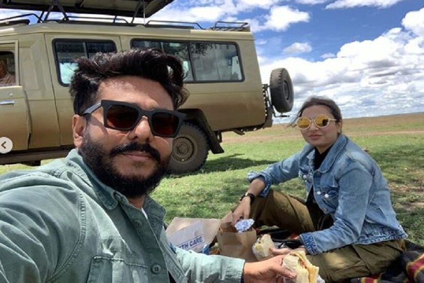 পুজো শেষ ৷ ঠাকুর দেখা, সিঁদুর খেলা, ছবম রিলিজের মধ্যে দিয়ে খুবই ব্যস্ততায় দিন কেটেছে শুভশ্রী-রাজের ৷ 