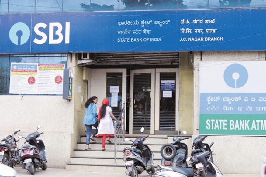 আপনি কী গাড়ি কেনার পরিকল্পনা করছেন ? তাহলে আপনার জন্য রয়েছে সুবর্ণ সুযোগ ৷ দেশের সবচেয়ে বড় ব্যাঙ্ক স্টেট ব্যাঙ্ক অফ ইন্ডিয়া সম্প্রতি গ্রাহকদের জন্য নিয়ে এসেছে বিশেষ অফার ৷ এসবিআই এর এই অফারে গাড়ি বুক করলে ৫ লক্ষ টাকা পর্যন্ত ক্যাশব্যাক জেতার সুযোগ রয়েছে ৷ আপনি কী গাড়ি কেনার পরিকল্পনা করছেন ? তাহলে আপনার জন্য রয়েছে সুবর্ণ সুযোগ ৷ দেশের সবচেয়ে বড় ব্যাঙ্ক স্টেট ব্যাঙ্ক অফ ইন্ডিয়া সম্প্রতি গ্রাহকদের জন্য নিয়ে এসেছে বিশেষ অফার ৷ এসবিআই এর এই অফারে গাড়ি বুক করলে ৫ লক্ষ টাকা পর্যন্ত ক্যাশব্যাক জেতার সুযোগ রয়েছে ৷