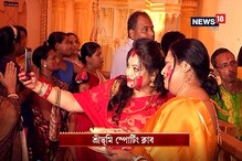 পুজোর রেশ ধরে রাখতে সিঁদূর খেলা মন্ডপে মন্ডপে পুজোর রেশ ধরে রাখতে সিঁদূর খেলা মন্ডপে মন্ডপে