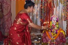 লক্ষ্মীর আরাধনায় টলিপাড়ার সেলেবরা, দেখুন ইন্দ্রাণী হালদারের বাড়ির পুজো লক্ষ্মীর আরাধনায় টলিপাড়ার সেলেবরা, দেখুন ইন্দ্রাণী হালদারের বাড়ির পুজো