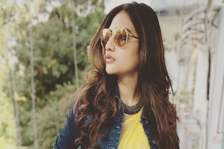 দীর্ঘদিন ধরেই হাঁপানির সমস্যা রয়েছে অভিনেত্রীর৷ সেই সমস্যা বেড়ে যাওয়াতেই তাকে হাসপাতালে ভর্তি করা হয়েছে৷ ICU-তে রয়েছেন তিনি৷ Photo Courtesy: Instagram দীর্ঘদিন ধরেই হাঁপানির সমস্যা রয়েছে অভিনেত্রীর৷ সেই সমস্যা বেড়ে যাওয়াতেই তাকে হাসপাতালে ভর্তি করা হয়েছে৷ ICU-তে রয়েছেন তিনি৷ Photo Courtesy: Instagram