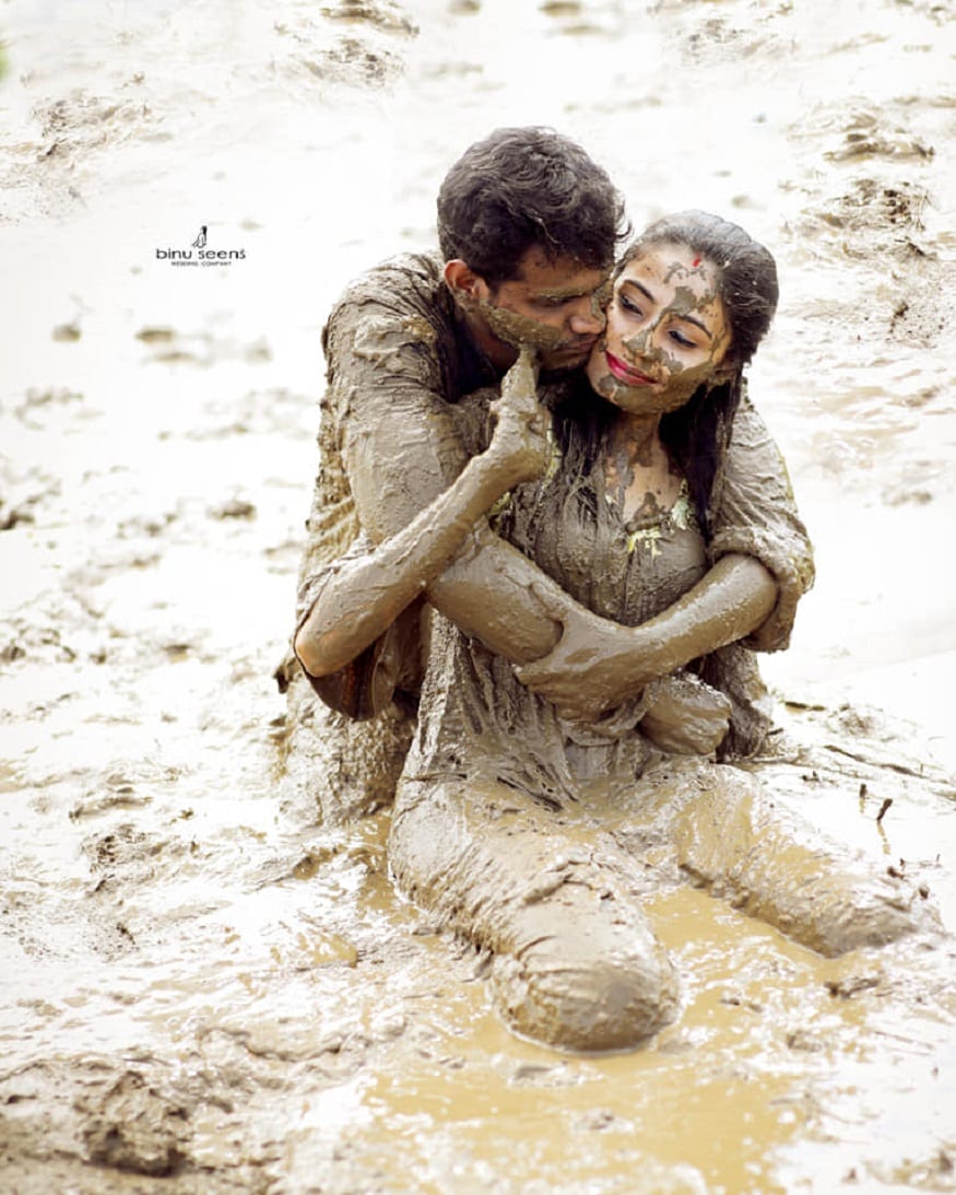 বিনু সিন নামের একটি সোশ্যাল হ্যান্ডেলে এই ফটো অ্যালবাম পাবলিশ করেছেন ফটোগ্রাফার ৷ আর তারপরেই অভিনব কায়দার এই প্রেমে মাখোমাখো ছবি এখন রাতারাতি জনপ্রিয় ৷ Photo Courtesy- binu seens photography/ Facebook বিনু সিন নামের একটি সোশ্যাল হ্যান্ডেলে এই ফটো অ্যালবাম পাবলিশ করেছেন ফটোগ্রাফার ৷ আর তারপরেই অভিনব কায়দার এই প্রেমে মাখোমাখো ছবি এখন রাতারাতি জনপ্রিয় ৷ Photo Courtesy- binu seens photography/ Facebook