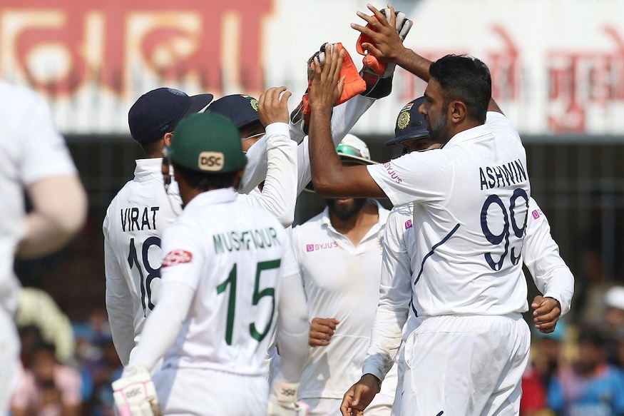 এই নিয়ে তৃতীয় বার ভারতীয় দল পরপর তিনটি টেস্টে ইনিংসে জিতল ৷ প্রথমবার হয়েছিল ১৯৯২-৯৩ সালে, দুটি ছিল ইংল্যান্ডের বিরুদ্ধে আর একটি ছিল জিম্বাবোয়ের বিরুদ্ধে ৷ দ্বিতীয়বার এই কৃতিত্ব ভারত দেখিয়েছিল ১৯৯৩-৯৪ সালে তিনটি ম্যাচই ছিল শ্রীলঙ্কার বিরুদ্ধে ৷ আর তৃতীয়বার এই নজির ভারত গড়ল ২০১৯-২০ সালে এর মধ্যে দুটি দক্ষিণ আফ্রিকার বিরুদ্ধে আর একটি বাংলাদেশের বিরুদ্ধে ৷ Photo Courtesy- BCCI/ Twitter এই নিয়ে তৃতীয় বার ভারতীয় দল পরপর তিনটি টেস্টে ইনিংসে জিতল ৷ প্রথমবার হয়েছিল ১৯৯২-৯৩ সালে, দুটি ছিল ইংল্যান্ডের বিরুদ্ধে আর একটি ছিল জিম্বাবোয়ের বিরুদ্ধে ৷ দ্বিতীয়বার এই কৃতিত্ব ভারত দেখিয়েছিল ১৯৯৩-৯৪ সালে তিনটি ম্যাচই ছিল শ্রীলঙ্কার বিরুদ্ধে ৷ আর তৃতীয়বার এই নজির ভারত গড়ল ২০১৯-২০ সালে এর মধ্যে দুটি দক্ষিণ আফ্রিকার বিরুদ্ধে আর একটি বাংলাদেশের বিরুদ্ধে ৷ Photo Courtesy- BCCI/ Twitter