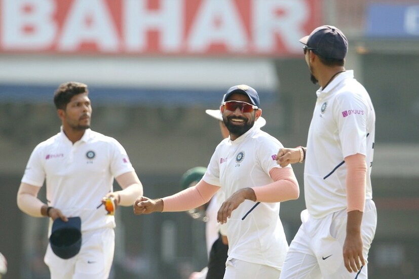 টেস্টে এটা ভারতের একটানা ষষ্ঠ জয় ৷ এর আগে মহেন্দ্র সিং ধোনির নেতৃত্বে একটানা ছয়টি টেস্ট জিতেছিল ভারত ৷ ফলে টেস্ট ক্রিকেটে যুগ্মভাবা অধিনায়ক ধোনির সঙ্গে এই কৃতিত্ব শেয়ার করলেন বিরাট কোহলি ৷ Photo Courtesy- BCCI/ Twitter