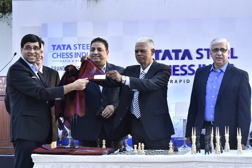 যে সময় শহর কলকাতা মুড়ে গিয়েছে গোলাপি রঙে, সেই সময় শহরে দাপিয়ে বেড়াবে সাদা কালো ঘুঁটিরা! একদিকে ইডেনে চলবে দিন-রাতে পিঙ্ক বলের টেস্ট ম্যাচ, অন্যদিকে ন্যাশনল লাইব্রেরিতে দাবার দানে মত্ত থাকবেন গ্র্যান্ড মাস্টাররা৷