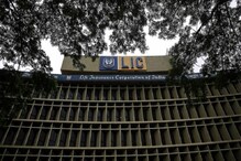 Exclusive LIC: শেয়ার বাজারে সব থেকে বড় ৭২ হাজার কোটি টাকার বিনিয়োগের পথে Exclusive LIC: শেয়ার বাজারে সব থেকে বড় ৭২ হাজার কোটি টাকার বিনিয়োগের পথে
