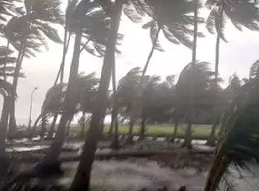  বুলবুলের সর্বোচ্চ গতি হতে পারে ঘণ্টায় ১৩৫ কিমি। অতিভারী বৃষ্টির সতর্কতা দুই চব্বিশ পরগনা ও পূর্ব মেদিনীপুরে। কলকাতাতেও ঝোড়ো হাওয়ার সঙ্গে বৃষ্টি। 