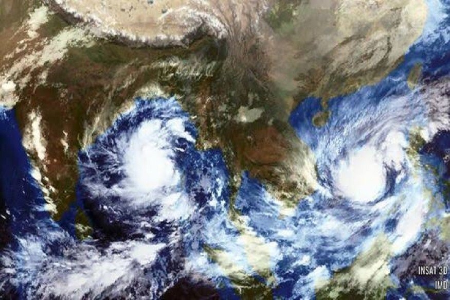 শক্তি বাড়িয়ে আরও ভয়ঙ্কর ঘূর্ণিঝড়ের আকার ধারণ করেছে ‘বুলবুল’। রবিবার ভোরে তা সাগরদ্বীপে আছড়ে পড়তে পারে বলে আশঙ্কা করা হচ্ছে। আবহাওয়া দফতর জানিয়েছে, ঝড়ের গতিবেগ থাকবে ঘণ্টায় ১১০-১২০ কিমি। তা বেড়ে ঘণ্টায় ১৩৫ কিমিও হতে পারে। এরপর বুলবুল পাড়ি দেবে বাংলাদেশে বলে জানিয়েছে আবহাওয়া দফতর ৷ শক্তি বাড়িয়ে আরও ভয়ঙ্কর ঘূর্ণিঝড়ের আকার ধারণ করেছে ‘বুলবুল’। রবিবার ভোরে তা সাগরদ্বীপে আছড়ে পড়তে পারে বলে আশঙ্কা করা হচ্ছে। আবহাওয়া দফতর জানিয়েছে, ঝড়ের গতিবেগ থাকবে ঘণ্টায় ১১০-১২০ কিমি। তা বেড়ে ঘণ্টায় ১৩৫ কিমিও হতে পারে। এরপর বুলবুল পাড়ি দেবে বাংলাদেশে বলে জানিয়েছে আবহাওয়া দফতর ৷